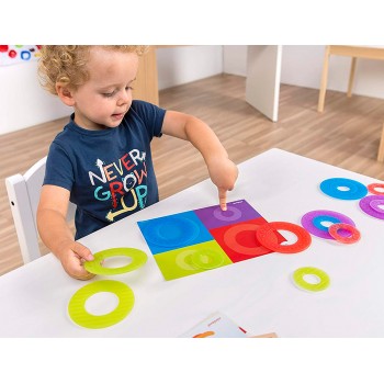 Juego miniland set de 16 aros translucidos y 12 tarjetas de actividades de diferentes tematicas 235x195x80 mm