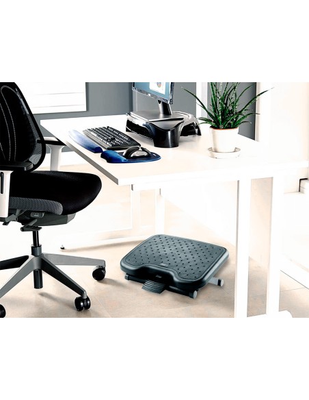 Reposapies ajustable q connect premium con alfombrilla caucho