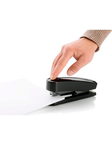 Grapadora novus b4fc plastico abs reciclado grapado plano capacidad 50 hojas usa grapas 24 6 8 y 26 6 8 color negro