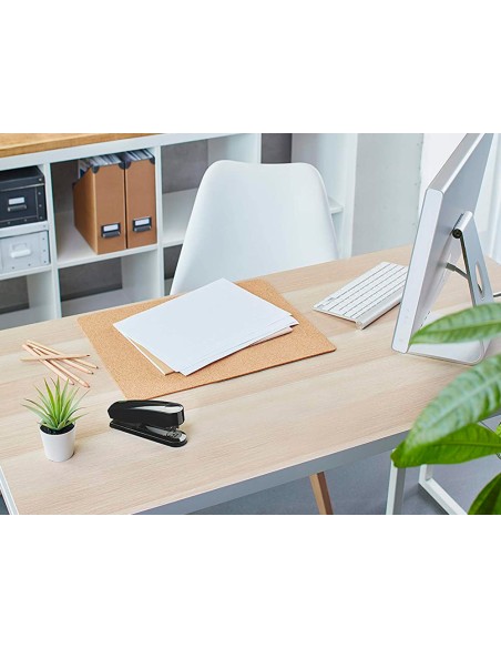 Grapadora novus b4 plastico abs reciclado capacidad 40 hojas usa grapas 24 6 8 y 26 6 8 color negro