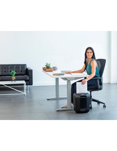 Destructora de documentos fellowes lx 85 capacidad de corte 12 hojas p4 destruye grapas clips y tarjetas