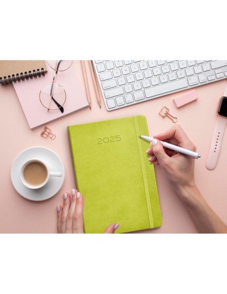 Agenda encuadernada liderpapel mykonos a5 2025 dia pagina color verde claro papel 70 gr