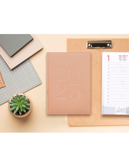 Agenda encuadernada liderpapel creta 170 x 240 2025 dia pagina color rosa nude papel 70 gr