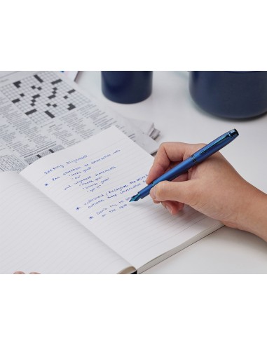 Pluma parker im professionals monochrome blue plumin f en estuche de regalo