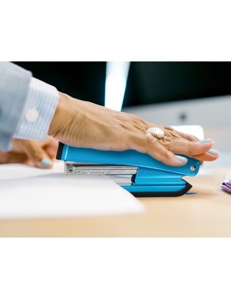 Grapadora q connect kf02149 metalica azul capacidad 20 hojas