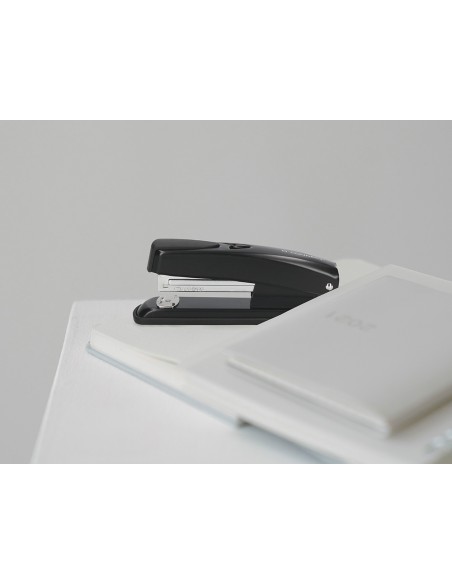 Grapadora q connect kf01044 metalica negra capacidad 20 hojas