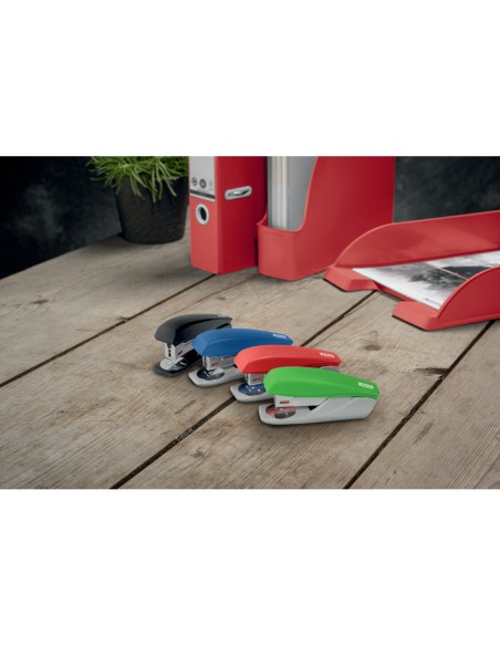 Grapadora petrus 210 reycle verde capacidad 25 hojas usa grapas 22 6