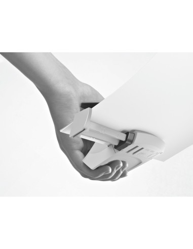 Taladrador petrus 80 color negro capacidad 10 hojas