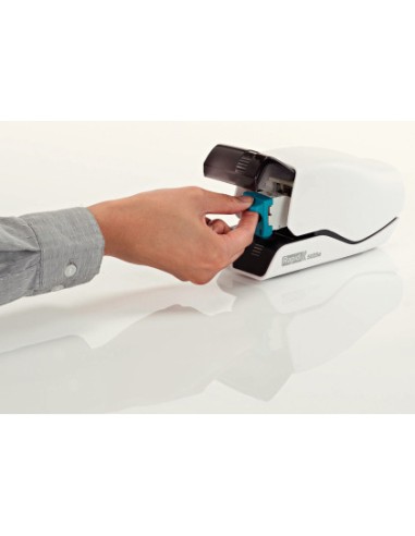 Grapadora rapid electrica 5025e capacidad 25 hojas color blanco usa grapas 5025e