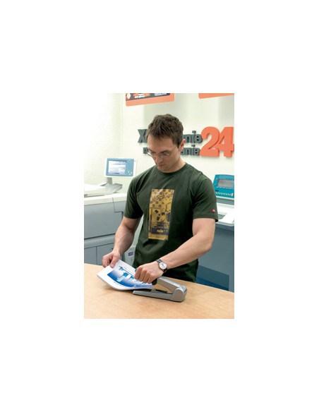 Grapadora petrus 1400 capacidad 60 hojas color plata usa grapas 25 10